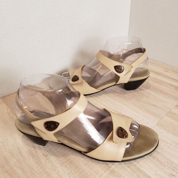 Munro Nude Leather Slingback Sandals Women’s Size 8.5 Low Heel Comfort - Picture 2 of 8